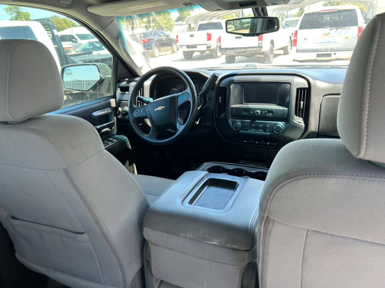 2018 Black Chevrolet Silverado 1500 Custom Crew Cab 2WD (3GCPCPEH3JG) with an 4.3L V6 engine, 6A transmission, located at 1687 Business 35 S, New Braunfels, TX, 78130, (830) 625-7159, 29.655487, -98.051491 - Photo #10